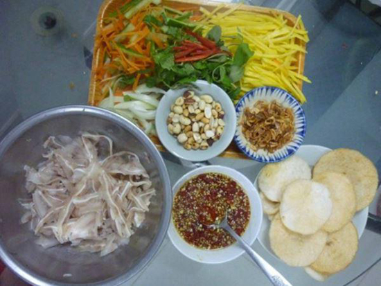 Nguyên liệu làm gỏi tai lợn thập cẩm